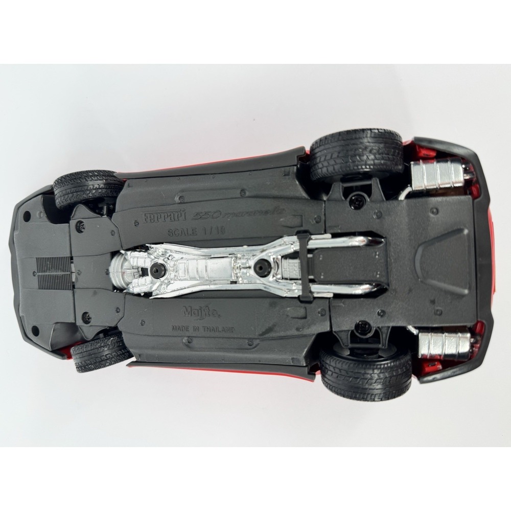 Ferrari 550 Maranello 1:18 Diecast Model Car Red Maisto Opening Parts - Picture 15 of 16